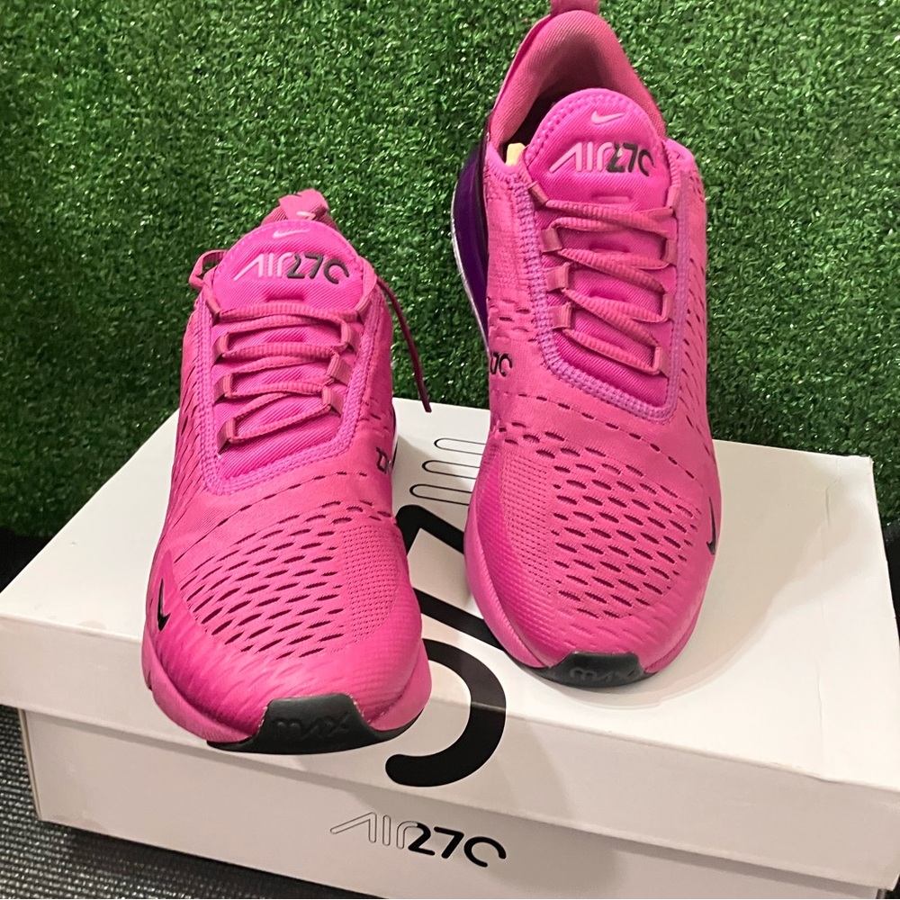 Nike Air 270 Fuchsia Sneakers